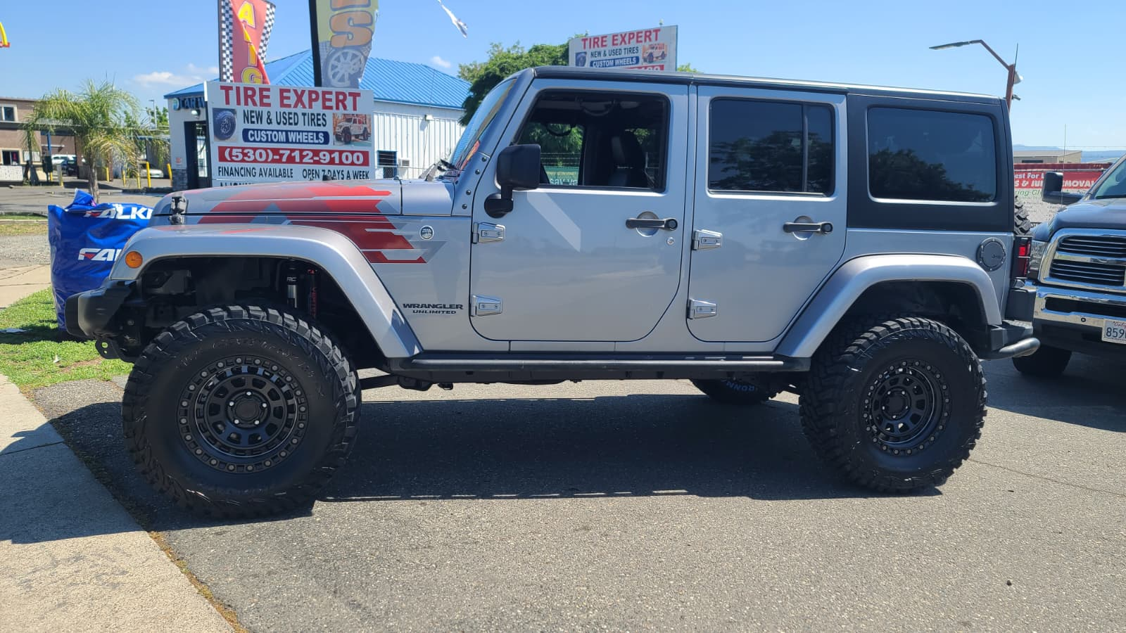 Silver Jeep Wrangler Unlimited