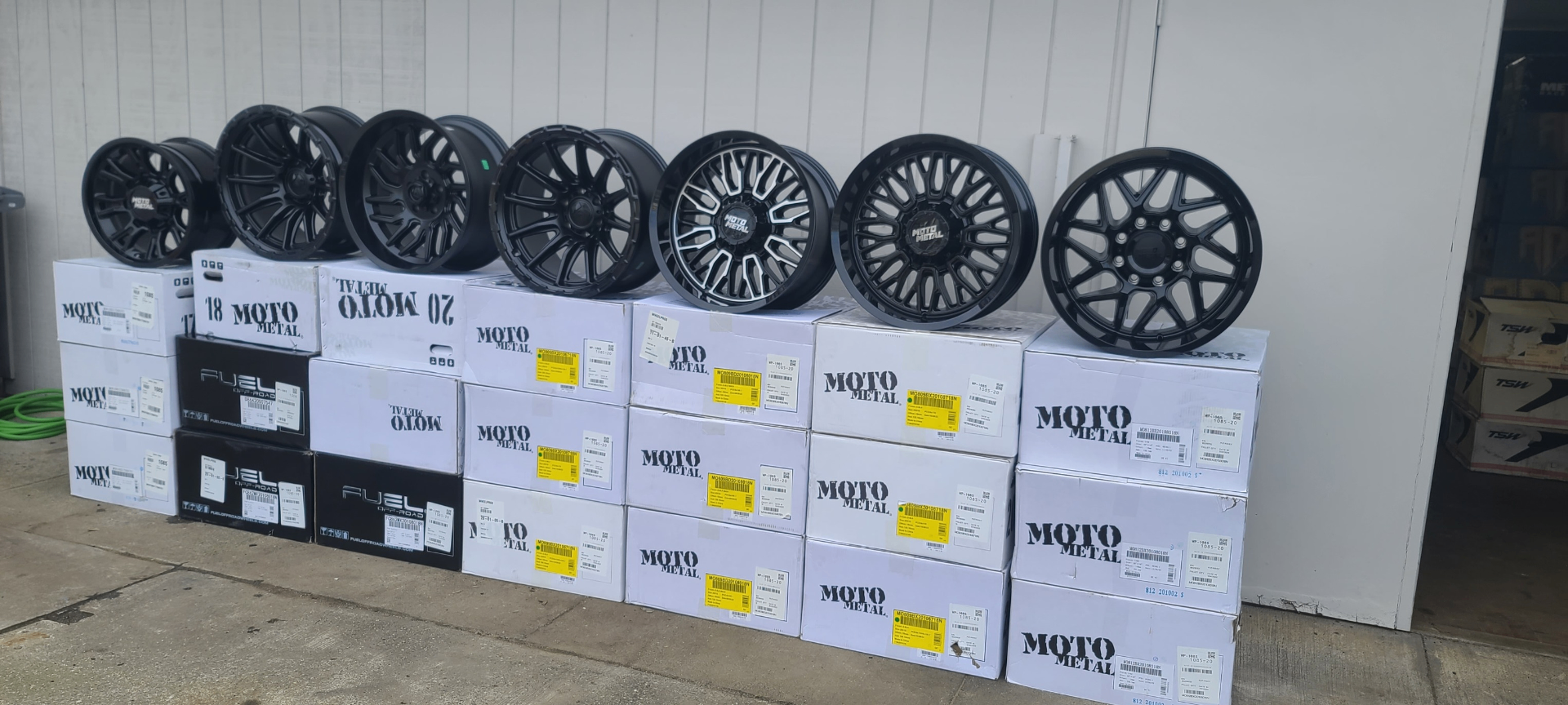 Moto Metal & Fuel custom wheels lineup